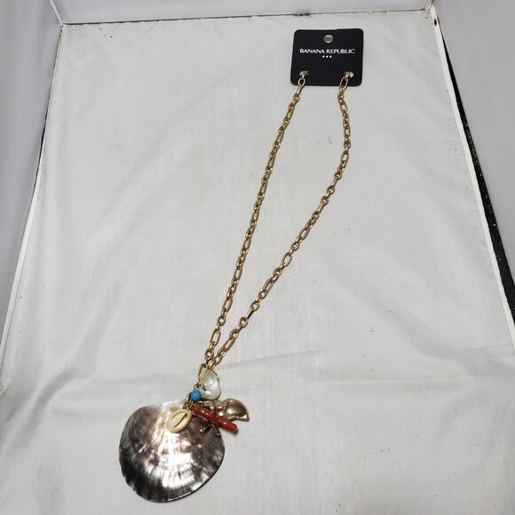 Banana Republic mother of pearl seashell with charms on a gold chain - Picture 10 of 10